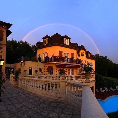 Le Chateau De La Tour Hotel Gouvieux Exterior photo