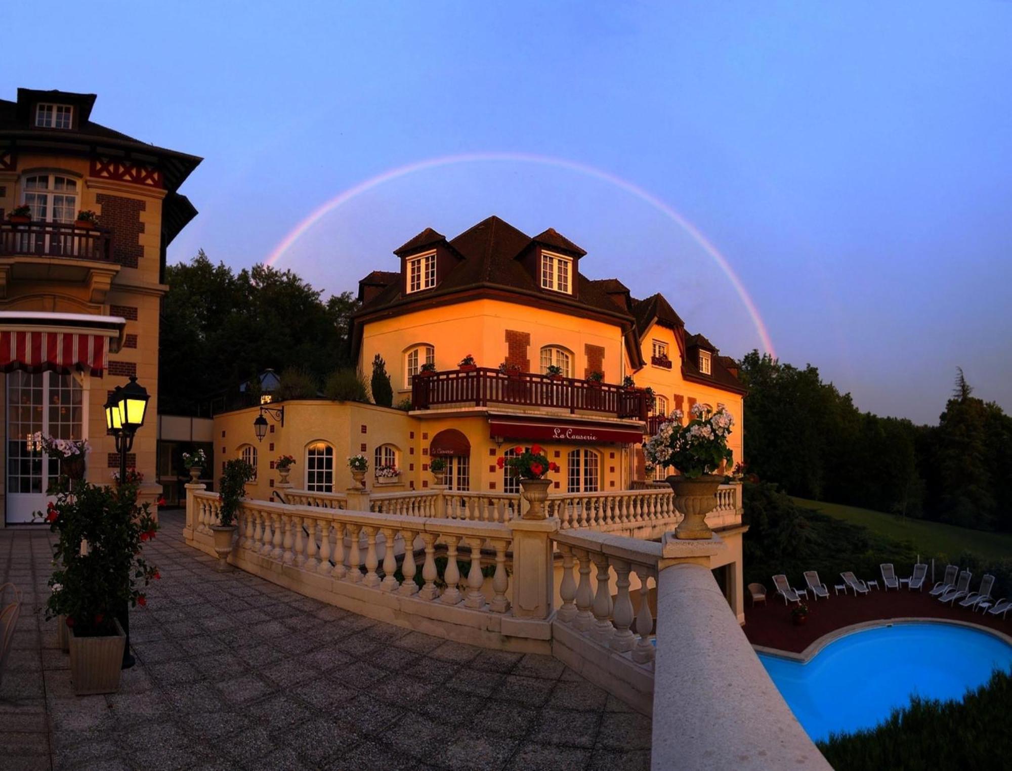 Le Chateau De La Tour Hotel Gouvieux Exterior photo