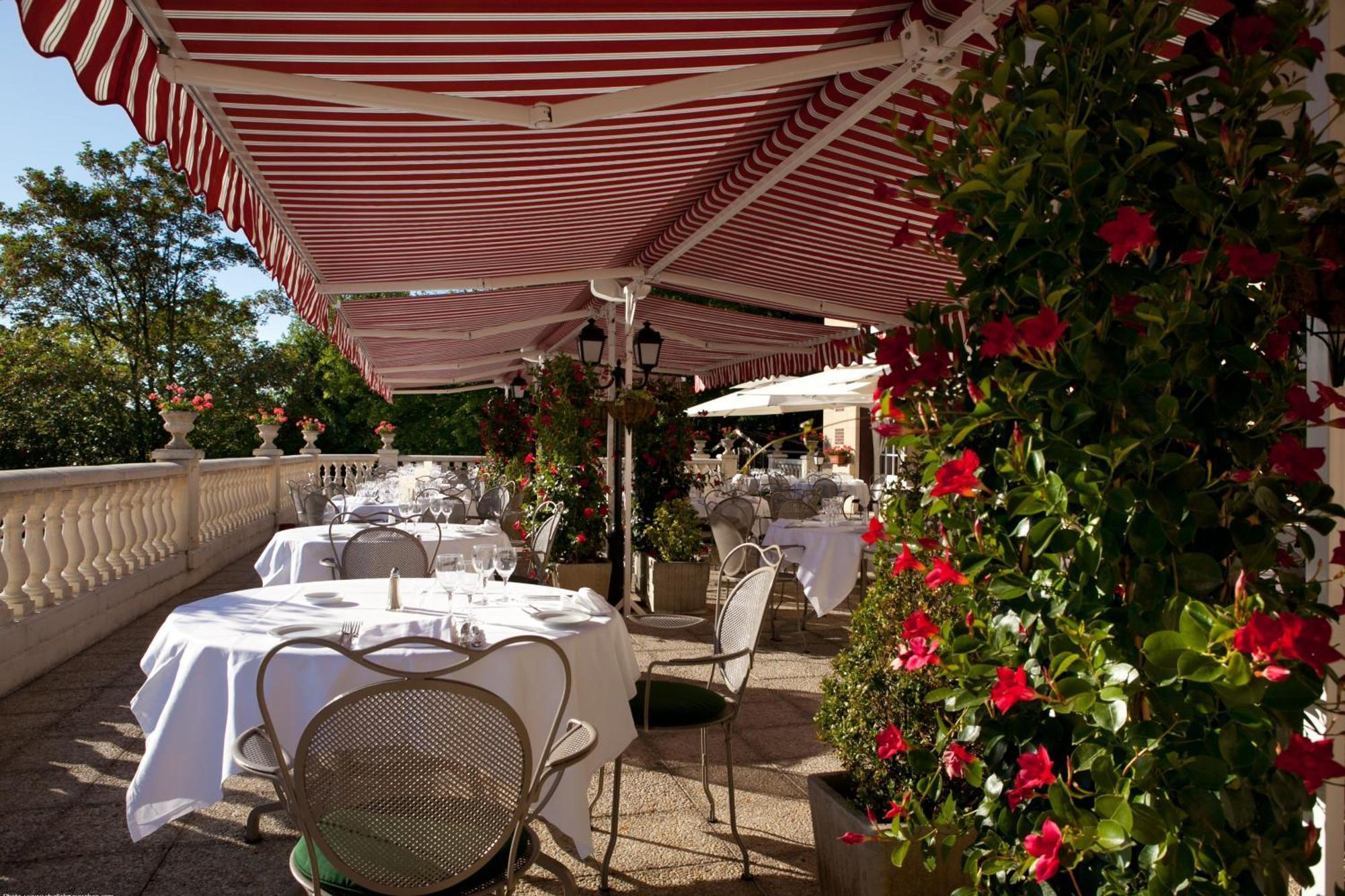 Le Chateau De La Tour Hotel Gouvieux Exterior photo