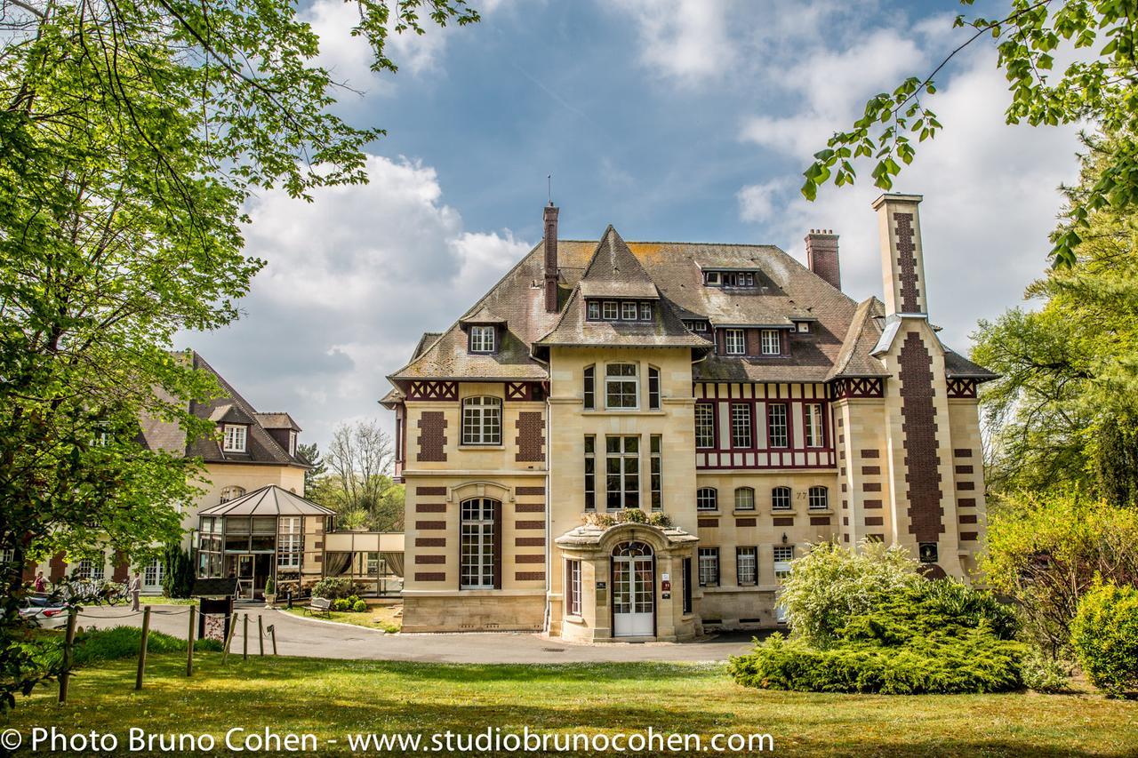 Le Chateau De La Tour Hotel Gouvieux Exterior photo